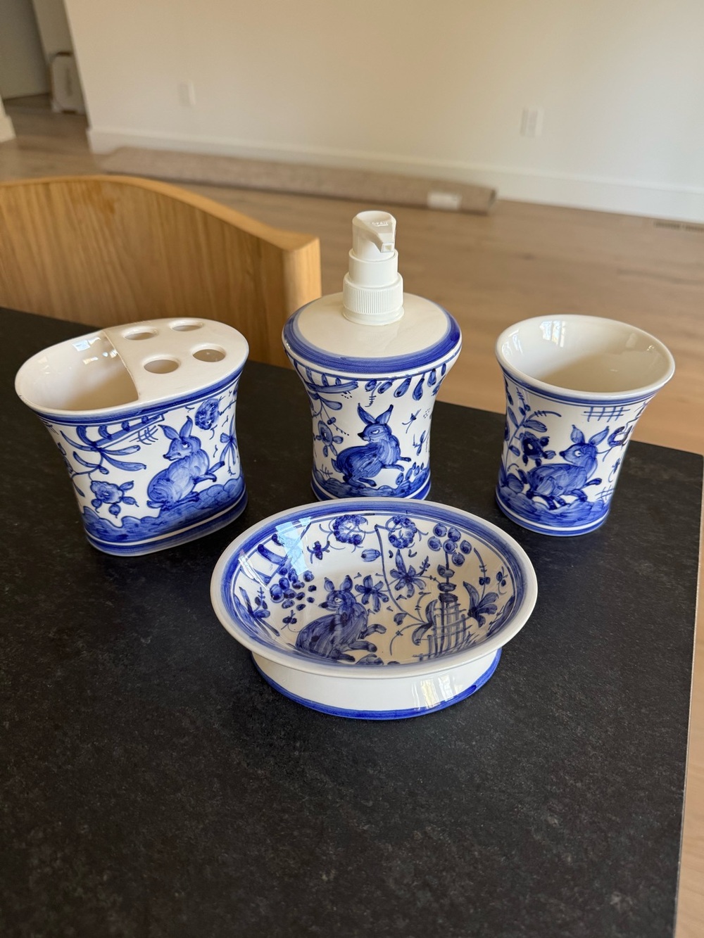 Casafina Portugal Hand Painted Blue White Chinoiserie Bath Set Rabbit Floral